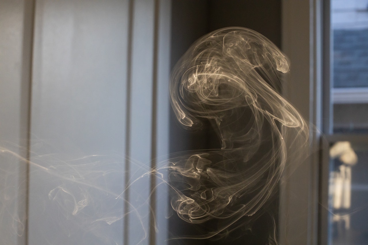 Изображение с дымом в помещении